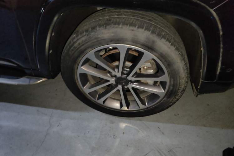 Used Jeep Grand Commander 2018 2.0T Four-Wheel Drive Smart Enjoyment Version China V Emission Standard Right Front Wheel Hub