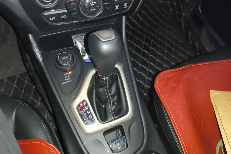 Used Jeep Cherokee 2014 2.4L Urban Edition Gear Lever