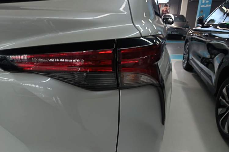 Used Toyota Sienna 2021 2.5L Hybrid Luxury Edition