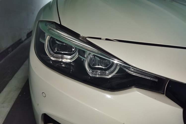 Used BMW 3 Series 2019 320i M Sport Night Edition Right Front Headlight