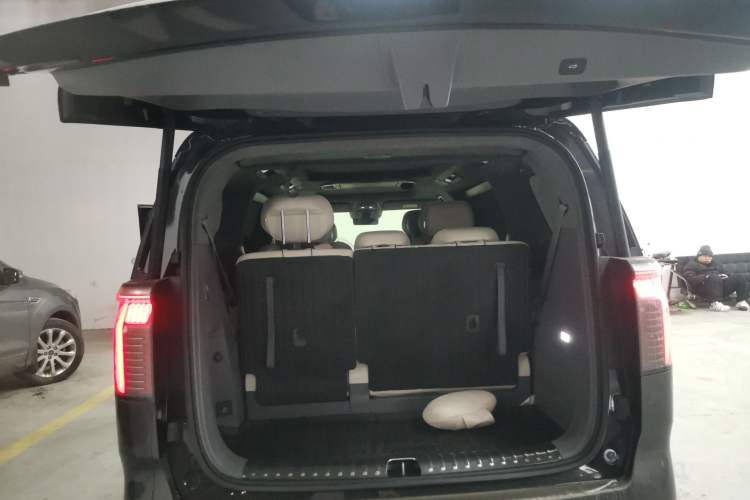 Used Zeekr 009 2024 7-Seater Walk-Through Version Four-Wheel Drive 108 kWh