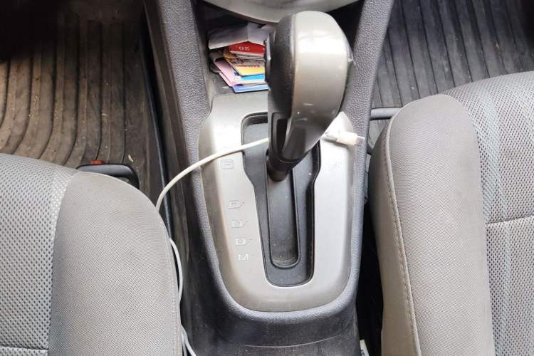 Used Chevrolet Aveo Sonic 2014 Sedan 1.4SL AT Fashion Edition Gear Lever