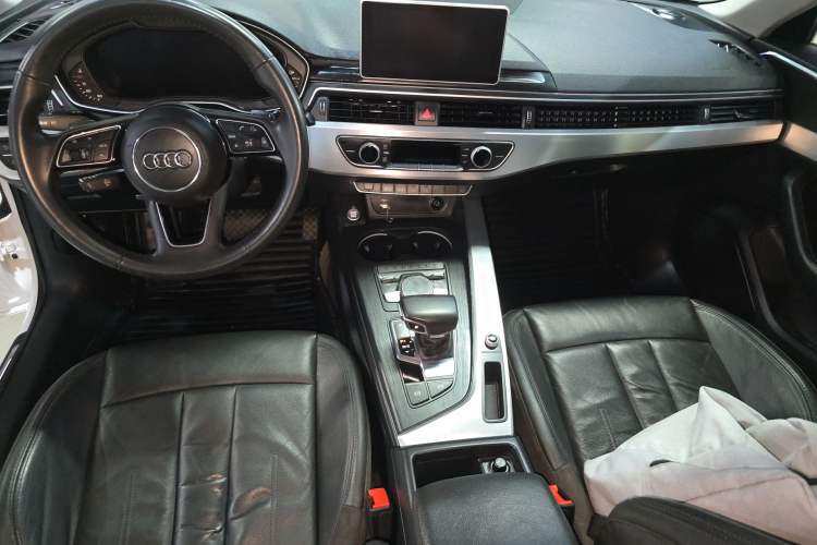 Used Audi A4L 2019 40 TFSI Fashion Edition China VI Emission Standard
