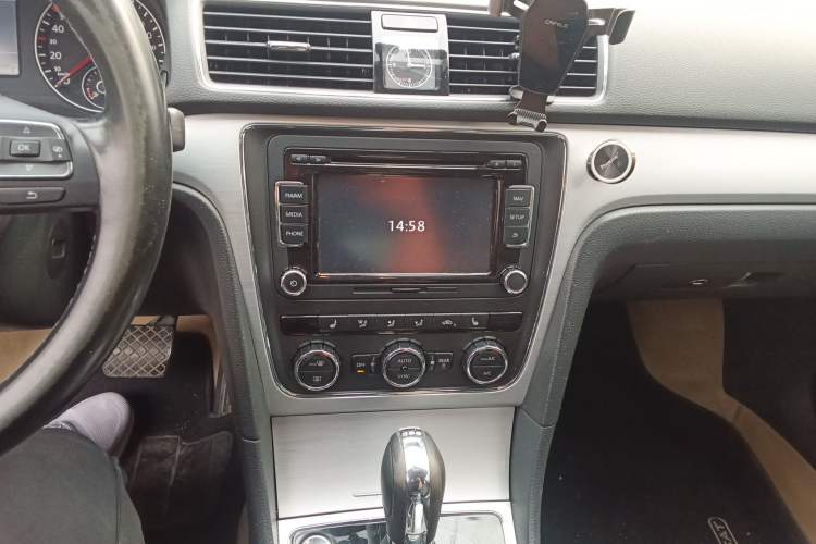 Used Volkswagen Passat 2014 1.8TSI DSG Prestige Navigation Edition
