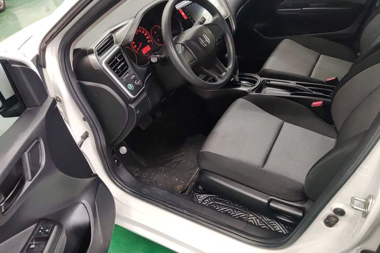 Used Honda Gienia 2017 1.5L CVT Classic Edition Driver Seat