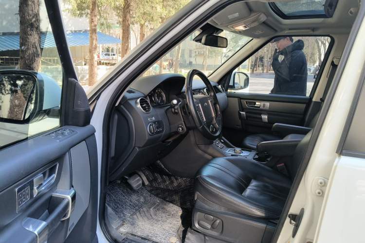 Used Land Rover Discovery 2016 3.0 SC Obsidian Black Heritage Edition HSE