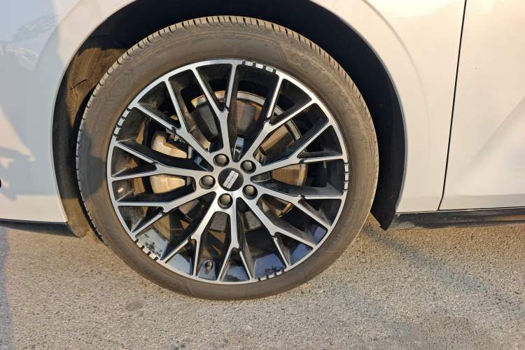 Used Geely Galaxy E8 2024 620 km All-Wheel-Drive Dragon Edition