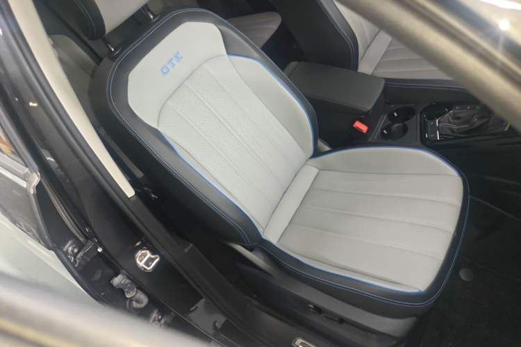 Used Volkswagen Tayron GTE Plug-in Hybrid 2023 280TSI Luxury Plus Advanced Edition Right Front Seat