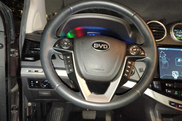Used BYD S7 2015 2.0T Upgraded Automatic Luxury Version Steering Wheel