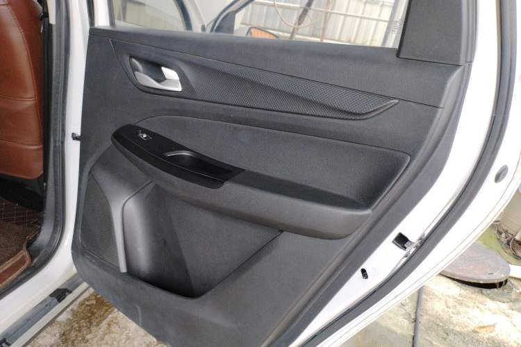 Used Baojun 730 2019 1.5L Manual Fashion Model 7-seater China VI