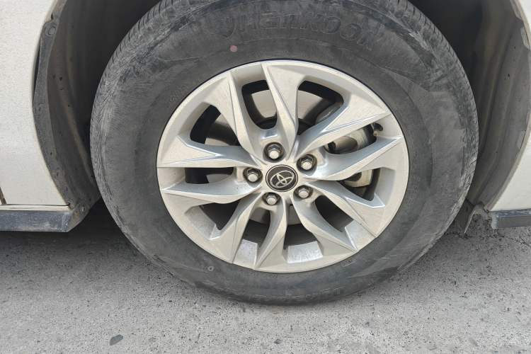 Used Toyota Granvia 2024 2.5L Hybrid Comfort Edition Right Front Wheel Hub