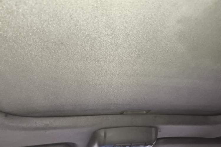 Used Huatai Santa Fe Classic 2012 2.0L Gasoline Manual Two-Wheel Drive with Sunroof Headliner