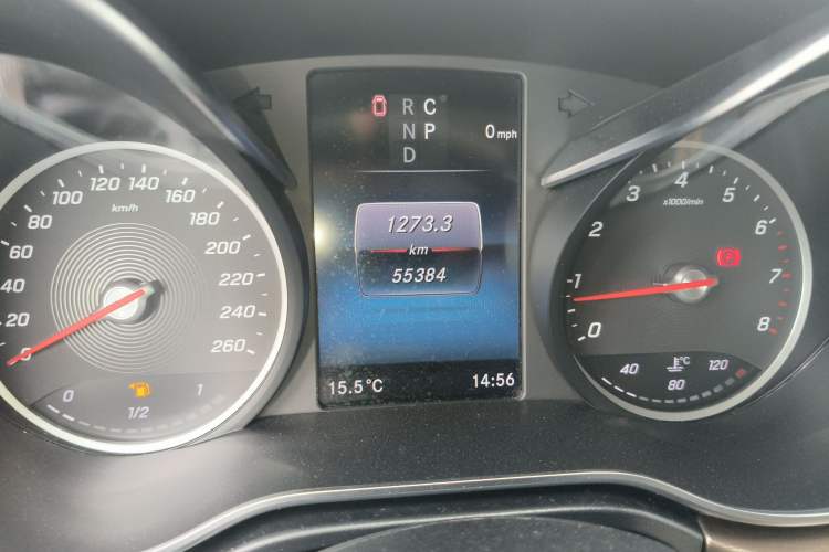 Used Mercedes-Benz V-Class 2022 V 260 L Long-wheelbase Luxury Edition Odometer Close Up