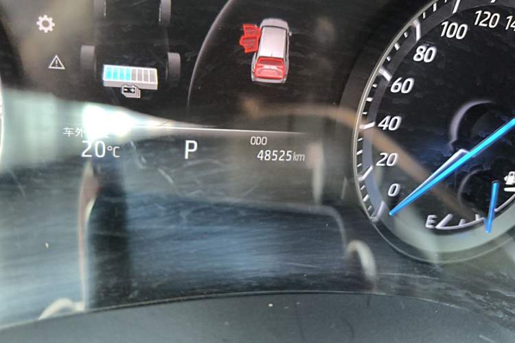 Used Toyota Highlander 2023 2.5L Smart Electric Hybrid Dual-Engine 4x4 Elite Edition 7 Seats Odometer Close Up