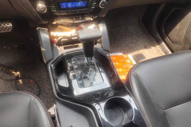 Used Geely Auto GX9 2014 2.4L Automatic Two-Wheel Drive Luxury Version Gear Lever