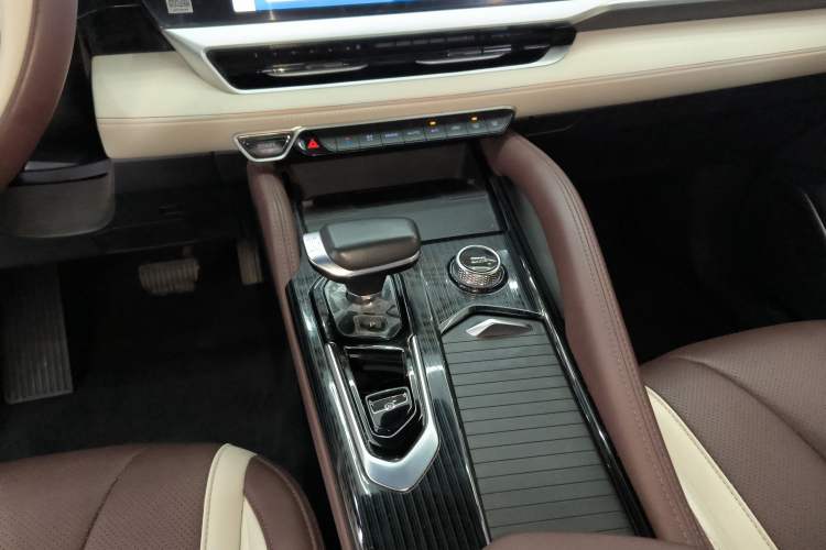 Used Geely Auto Monjaro L 2024 2.0TD High-Power Automatic Two-Wheel Drive Yunqi Version