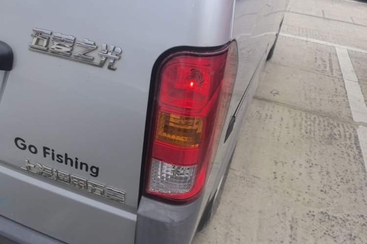 Used Wuling Zhiguang 2015 1.2L Practical LS-I Model Right Rear Taillight