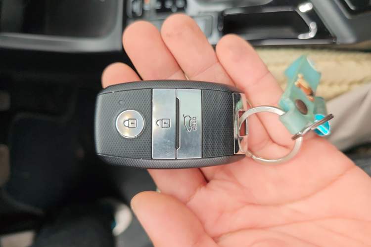 Used Kia KX7 2017 2.4L Automatic 2WD GLS 5-Seater Vehicle Key