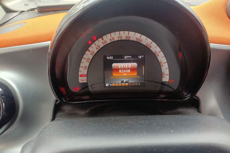 Used smart fortwo 2015 1.0L 52 kW hardtop Dynamic version