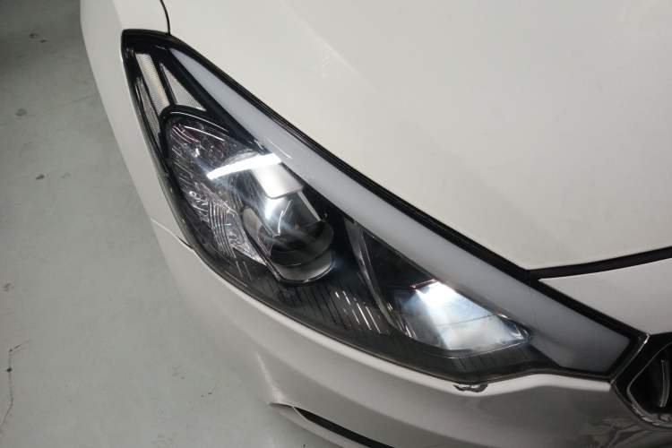 Used Kia K3 2015 1.6L Manual GL Right Front Headlight