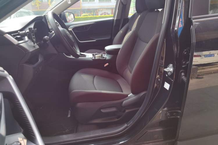 Used Toyota RAV4 2024 2.0L CVT Two-Wheel Drive Urban Edition
