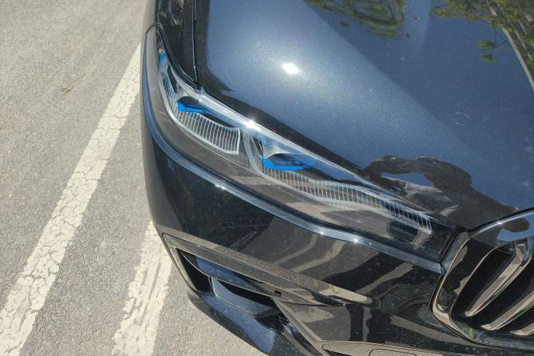 Used BMW X7 2021 xDrive40i Executive Model with M Sport Package Right Front Headlight