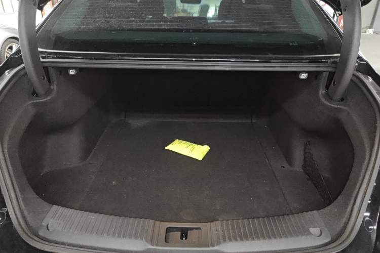 Used Hongqi H5 2023 2.0T Automatic Smart Connect Flagship Edition Trunk