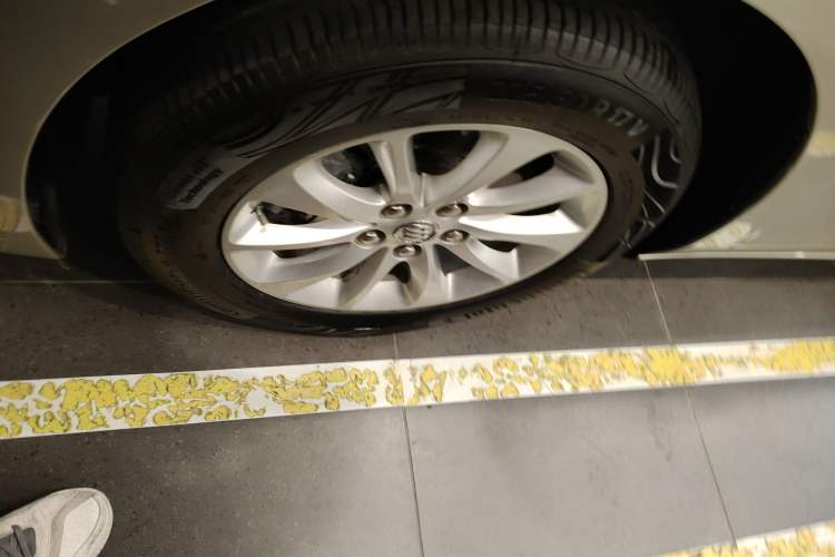 Used Buick GL8 2017 ES 28T Premium Version China V Standard Left Front Wheel Hub