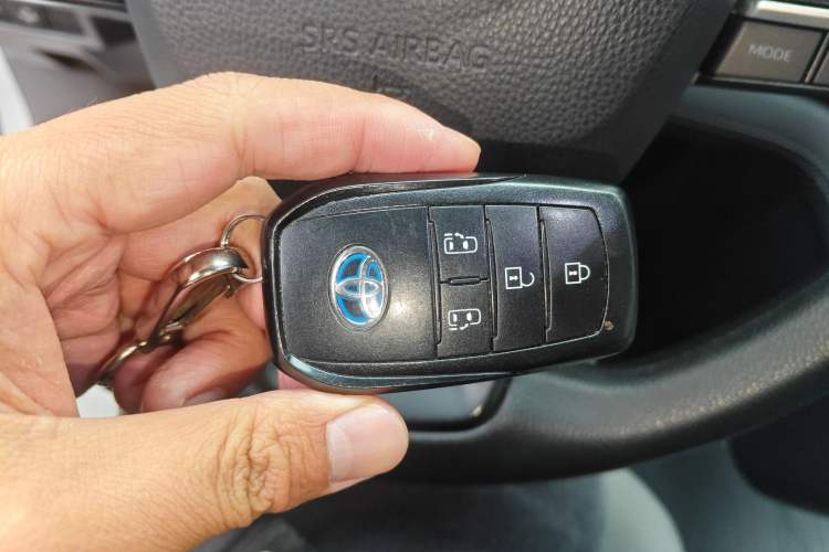 Used Toyota SIENNA 2023 2.5L Hybrid Comfort Edition Vehicle Key