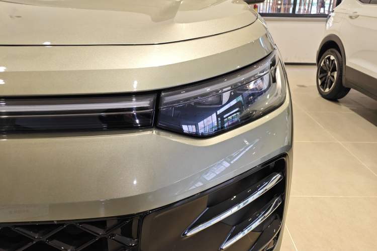 Used Volkswagen Tayron 2025 Tiguan L 380TSI 4Motion Luxury Easy Package
