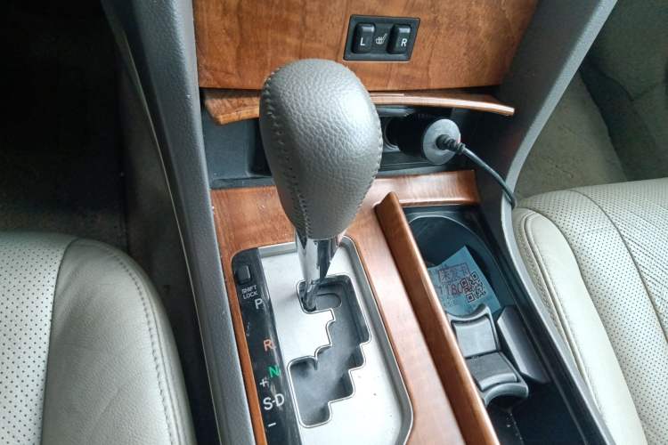 Used Toyota Camry 2011 240G Classic Anniversary Edition Gear Lever