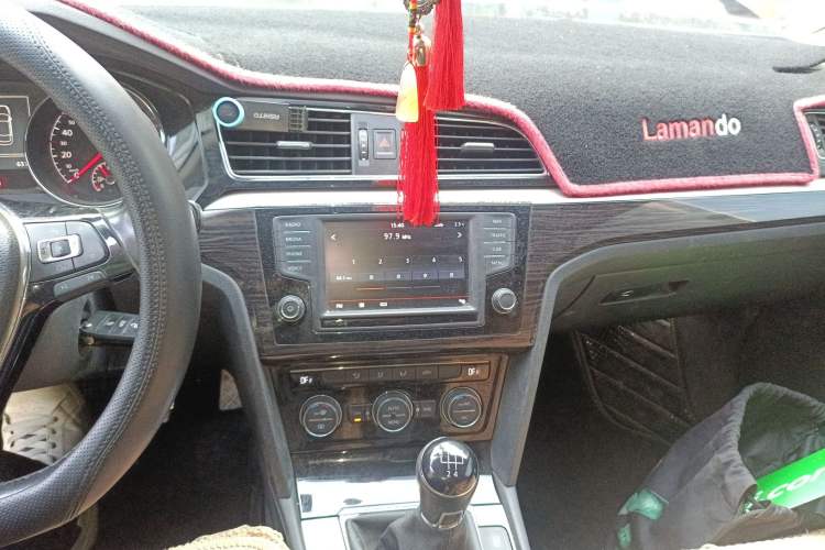 Used Volkswagen Lamando 2015 280TSI Manual Comfort Edition Audio And AC Panel