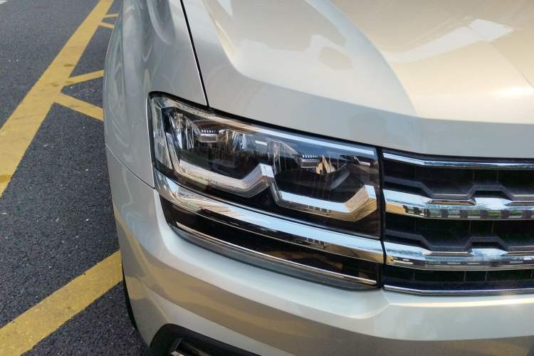 Used Volkswagen Teramont 2017 380TSI Four-Wheel Drive Luxury Edition Right Front Headlight