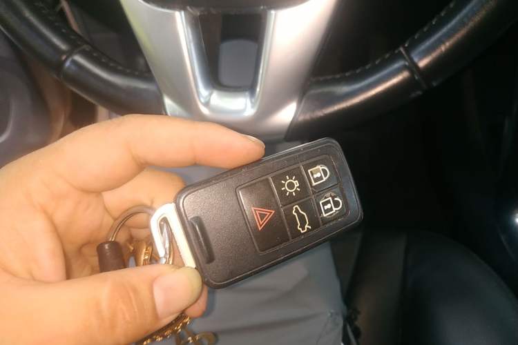 Used Volvo V40 2013 2.0T Zhiya Edition
