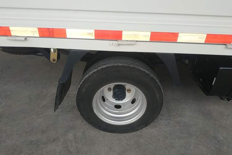 Used Kuayue Kuayue Zhe D5 2021 1.6L Standard Edition Double-Cab Flatbed with Dual Rear Wheels 3050mm Cargo Bed DAM16KL
