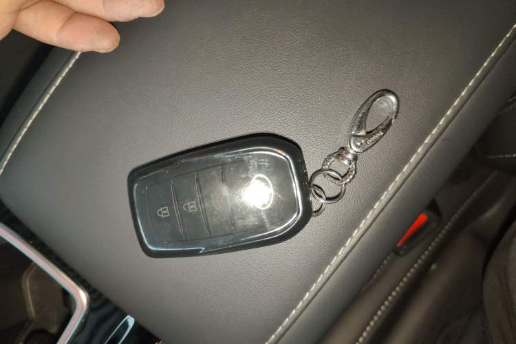 Used Toyota Camry 2024 Dual-Engine 2.5HG Prestige Edition Vehicle Key