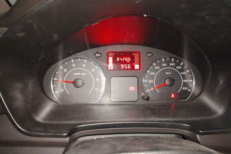 Used Wuling Hongguang V 2019 1.5L Jingqu Edition Sealed-Window Vehicle China VI LAR Instrument Cluster