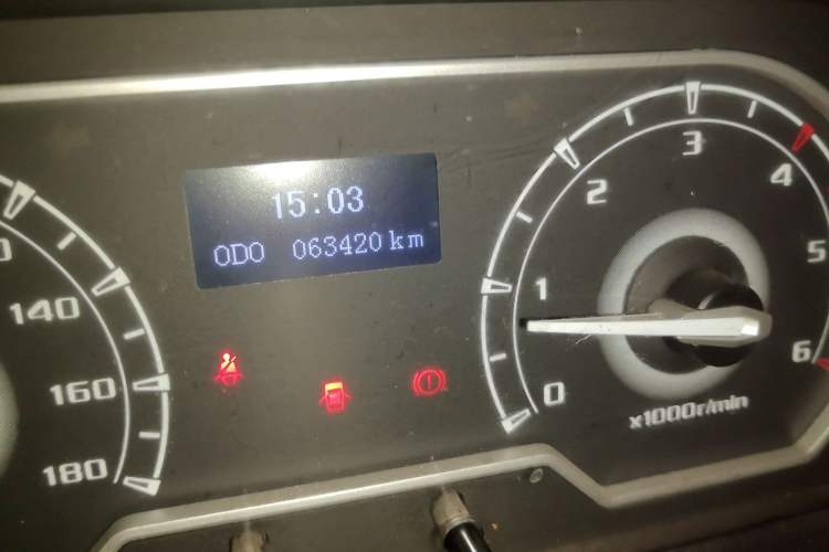 Used SAIC MAXUS Xintu V80 2019 2.5T Classic Edition 6-Speed Manual – Aoyuntong Short Wheelbase Mid-Height Design 5/6 Seats Odometer Close Up