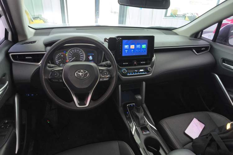 Used Toyota FRONTLANDER 2022 2.0L CVT Luxury Edition Center Console