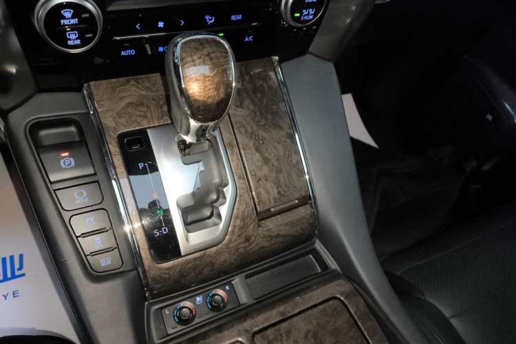 Used Toyota Vellfire 2021 Crown Dual-Engine 2.5L HV Prestige Edition