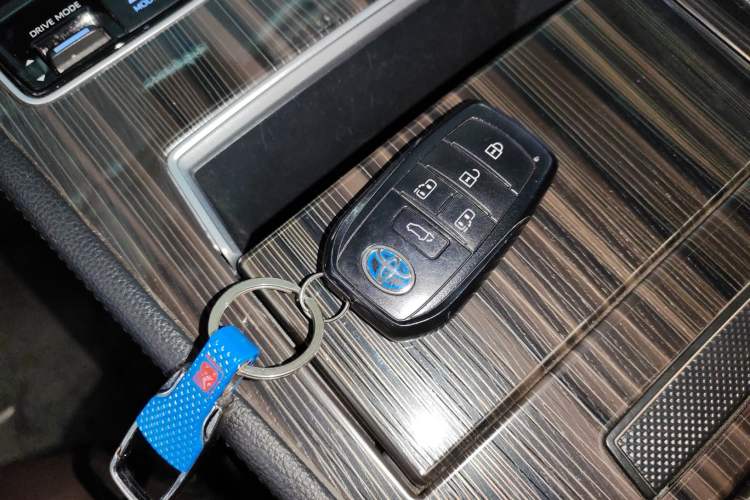 Used Toyota SIENNA 2021 2.5L Hybrid Platinum Edition Vehicle Key