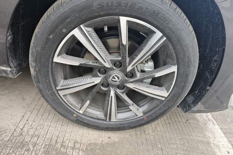 Used CHANGAN Eado 2025 Blue Whale 1.5T 500Bar Prestige Model Right Front Wheel Hub
