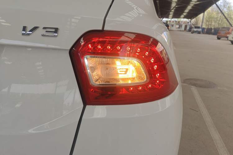 Used Brilliance V3 2016 1.5L Automatic Smart Version