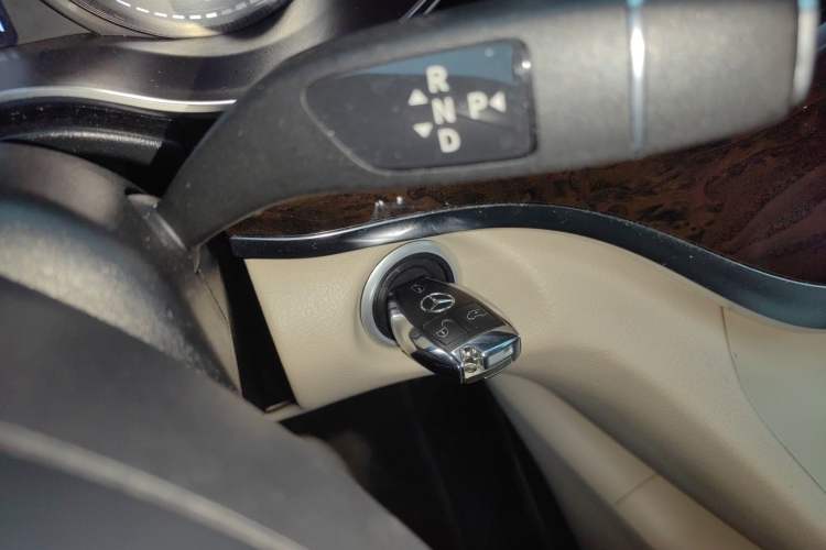 Used Mercedes-Benz V-Class 2018 V 260 L Prestige Extended Version China VI Vehicle Key