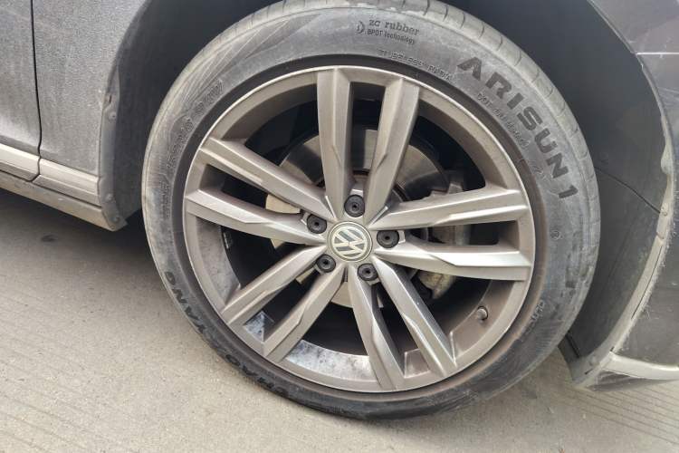 Used Volkswagen Variant 2017 380TSI Two-Wheel Drive Comfort Edition
