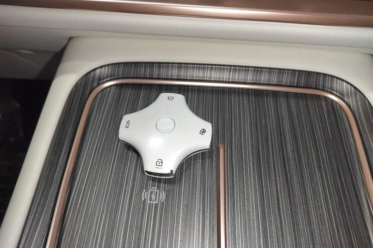 Used Dongfeng eπ eπ008 2024 636Max All-Electric Version 6 Seats