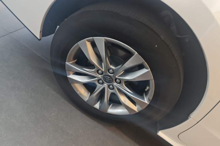 Used Toyota SIENNA 2023 2.5L Hybrid Comfort Edition Right Rear Wheel Hub