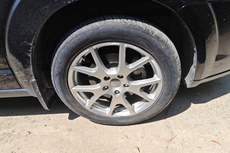 Used Dodge Journey 2013 2.4L Two-Wheel Drive Luxury Version Right Front Wheel Hub