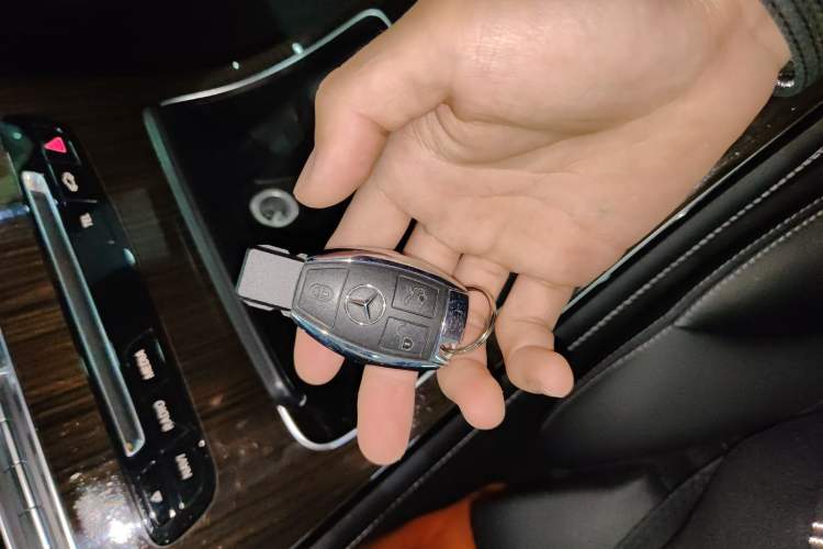 Used Mercedes-Benz GLC 2016 GLC 260 4MATIC Luxury Model Vehicle Key