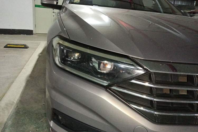 Used Volkswagen Sagitar 2019 200TSI DSG Comfort Version China VI Standard Right Front Headlight